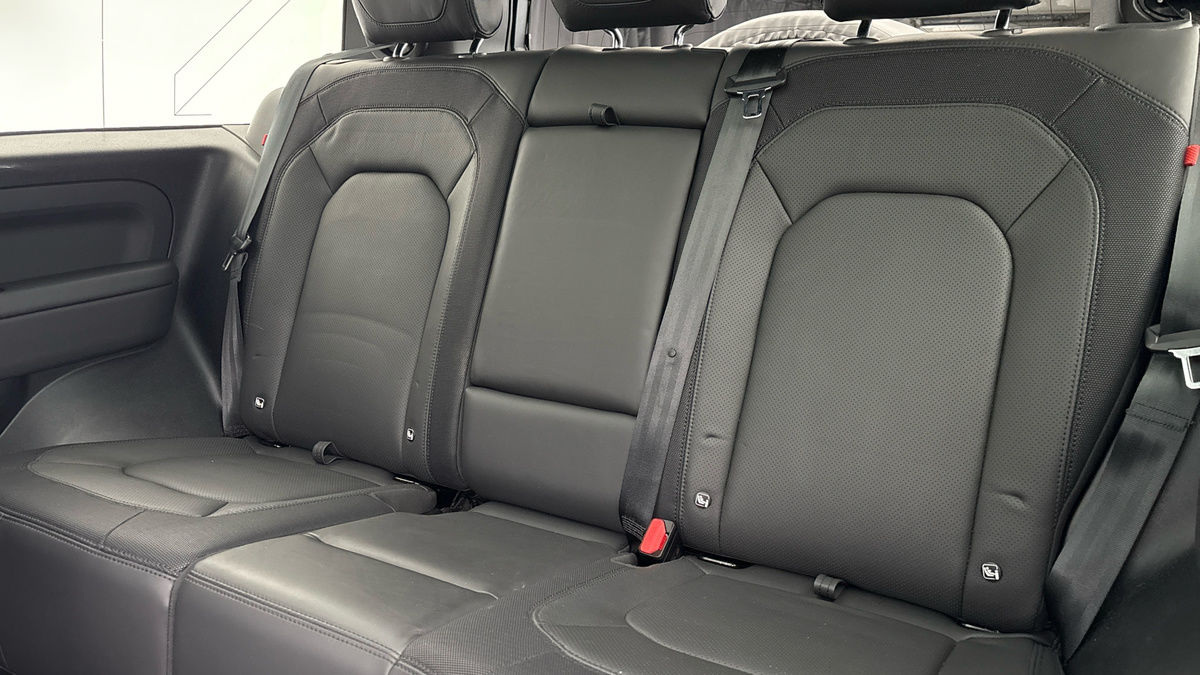 Land Rover Defender 90 Image 8