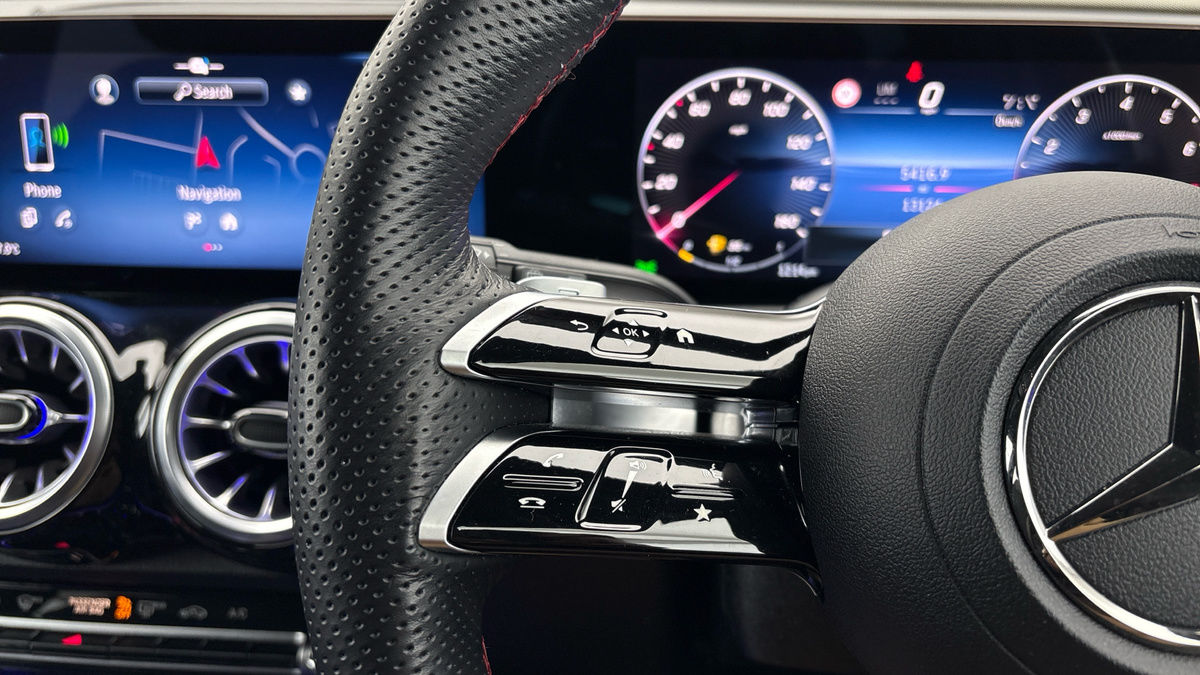 Mercedes-Benz GLB Image 13