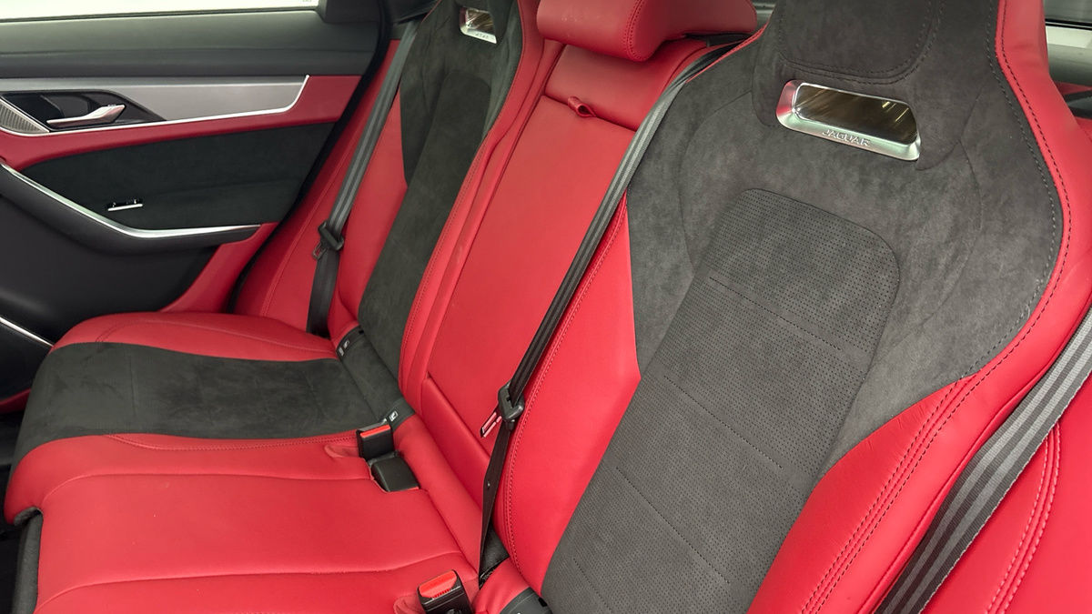 Jaguar F-PACE Image 8
