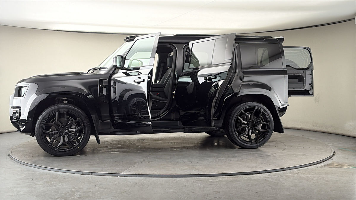 More views of Land Rover Defender 110
