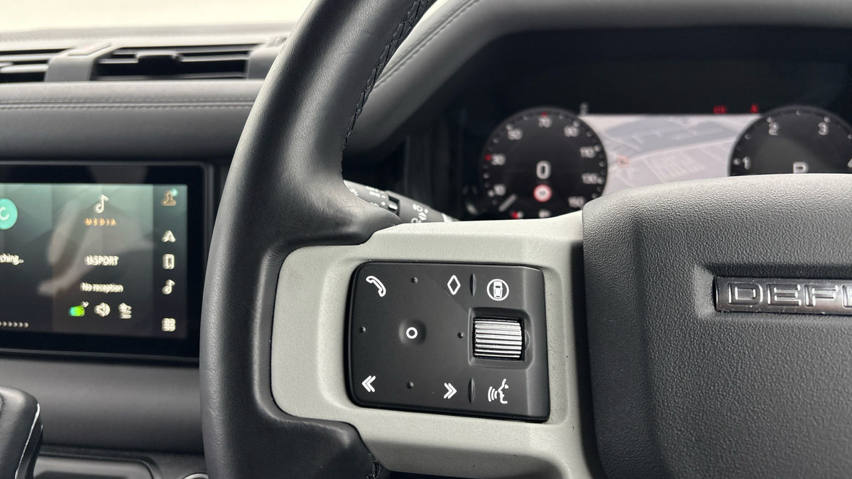 Land Rover Defender 110 Image 13