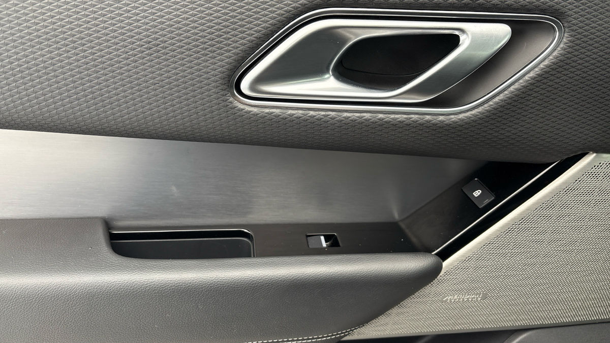 Land Rover Range Rover Velar Image 19
