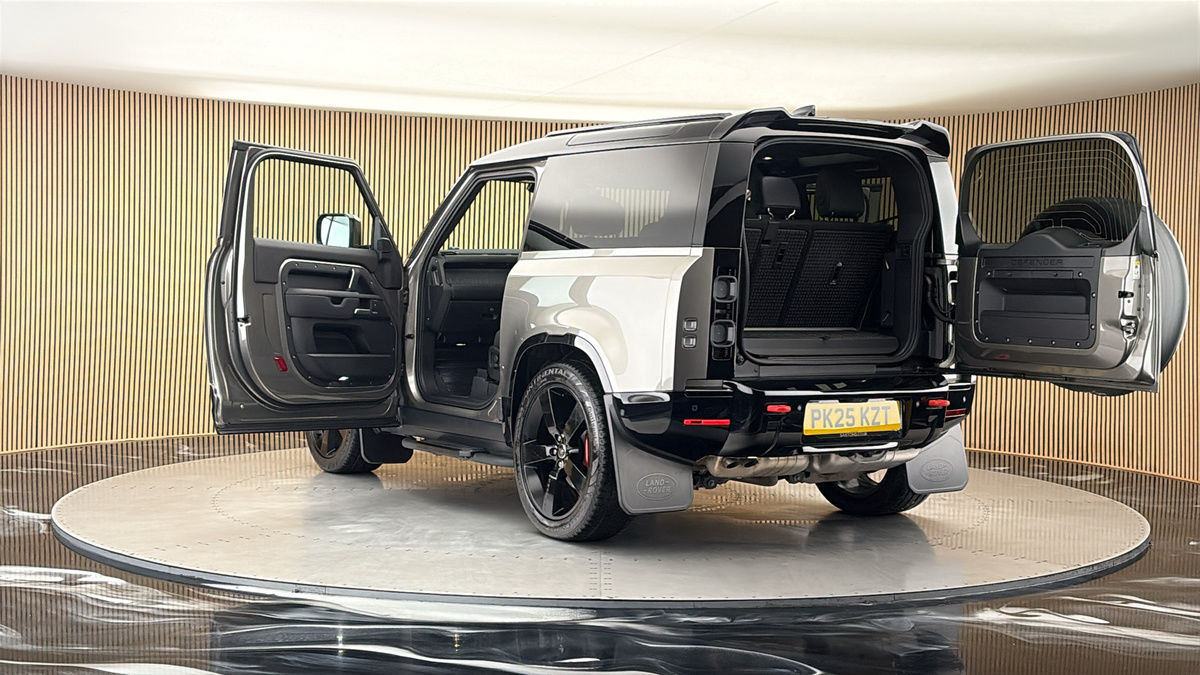 Land Rover Defender 90 Image 23