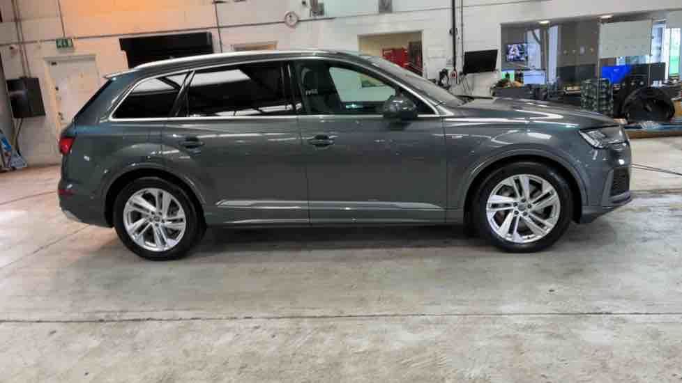 More views of Audi Q7