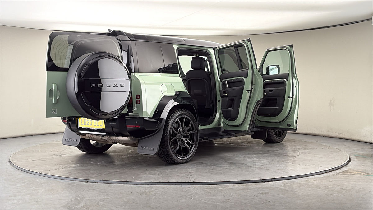 More views of Land Rover Defender 110