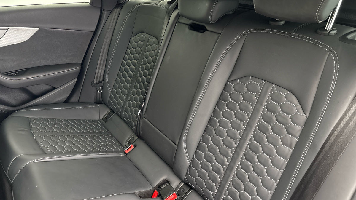 Audi RS4 Avant Image 8