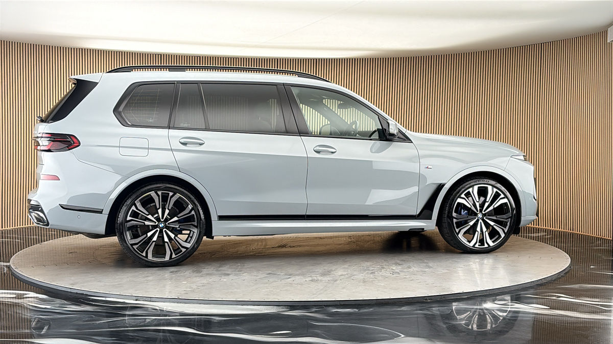 More views of BMW X7