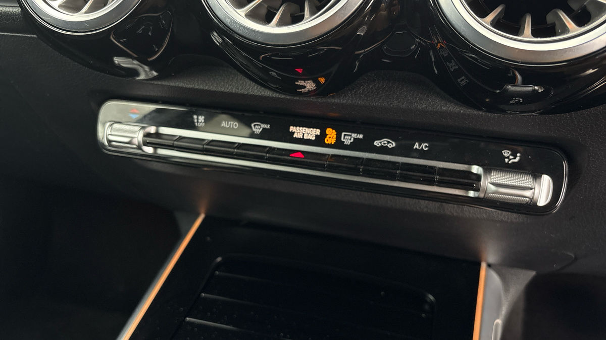 Mercedes-Benz GLB Image 26