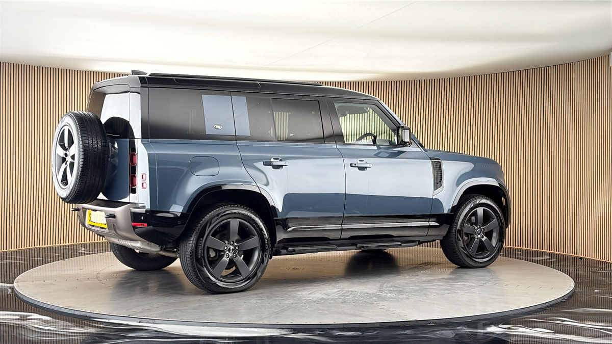More views of Land Rover Defender 110