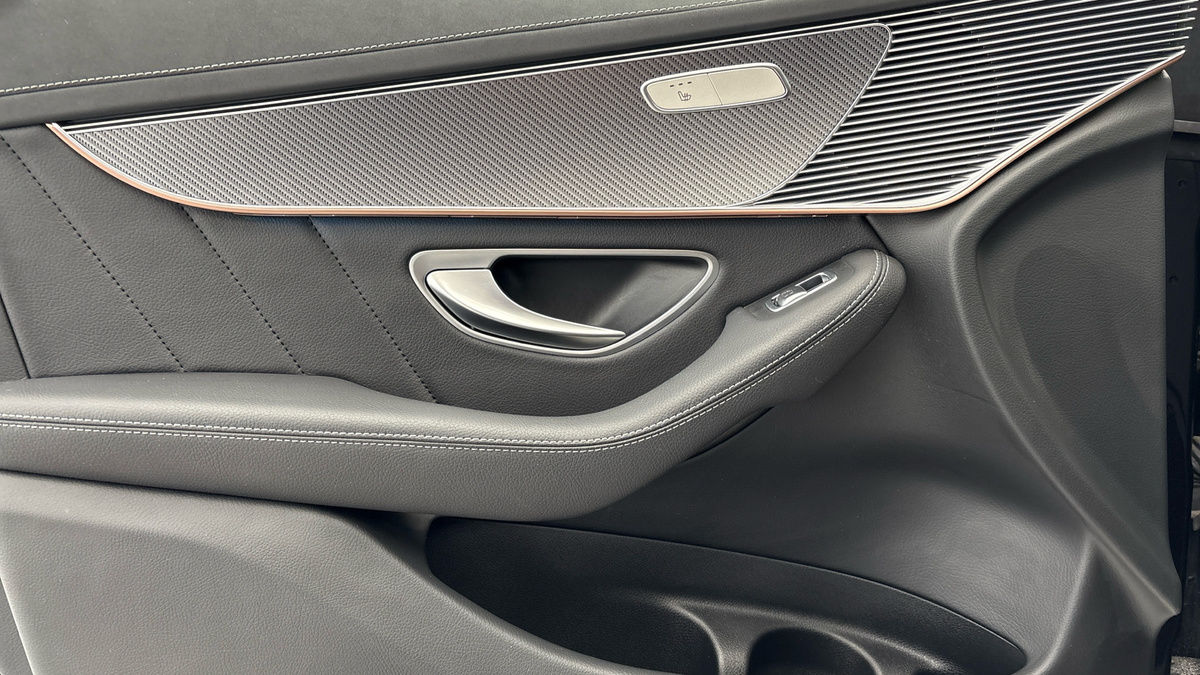 Mercedes-Benz EQC Image 20