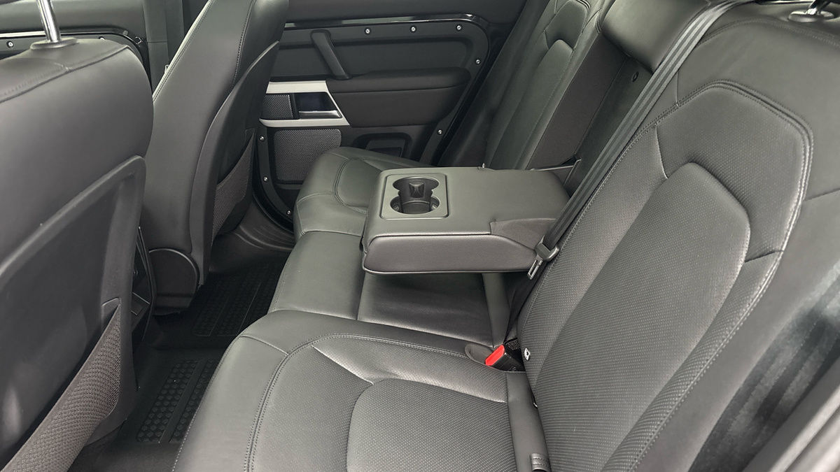 Land Rover Defender 110 Urban Image 21