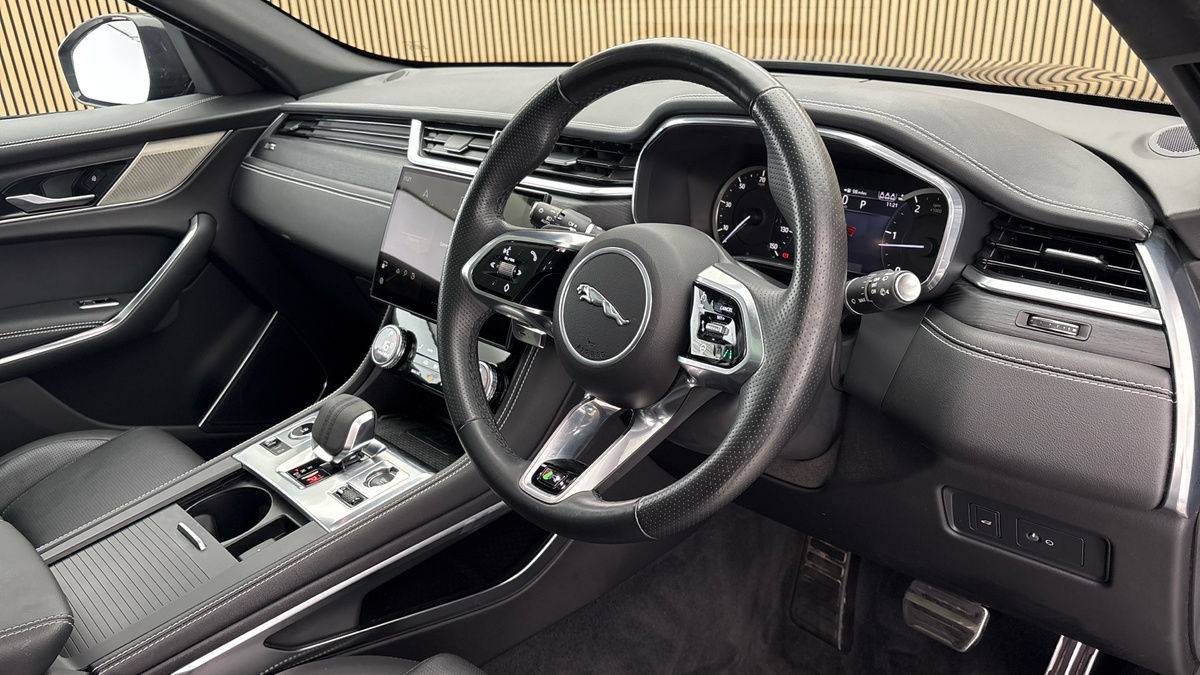 Jaguar F-PACE Image 5
