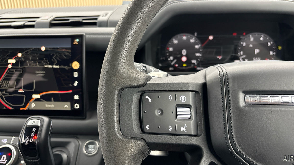 Land Rover Defender 110 Image 13