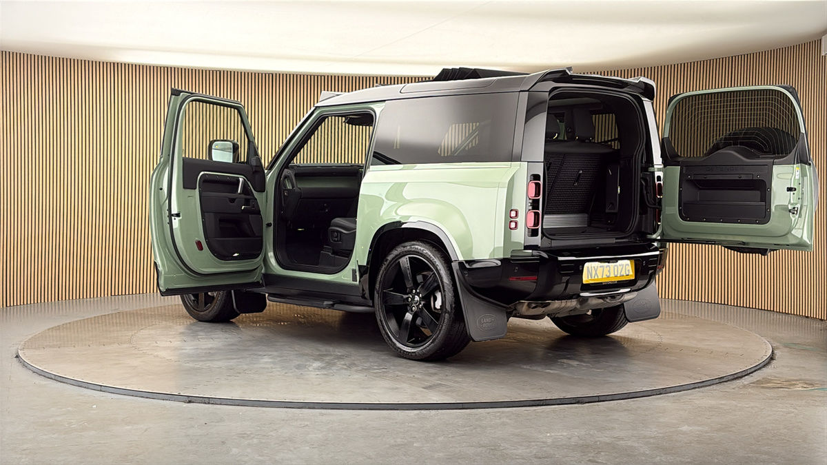 More views of Land Rover Defender 90