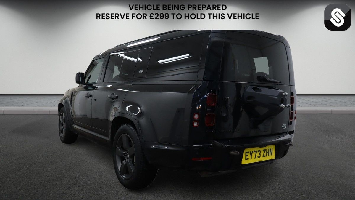 Land Rover Defender 130 Image 3