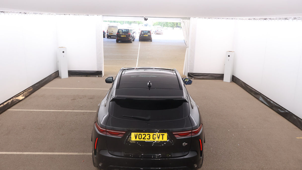 Jaguar F-PACE Image 8