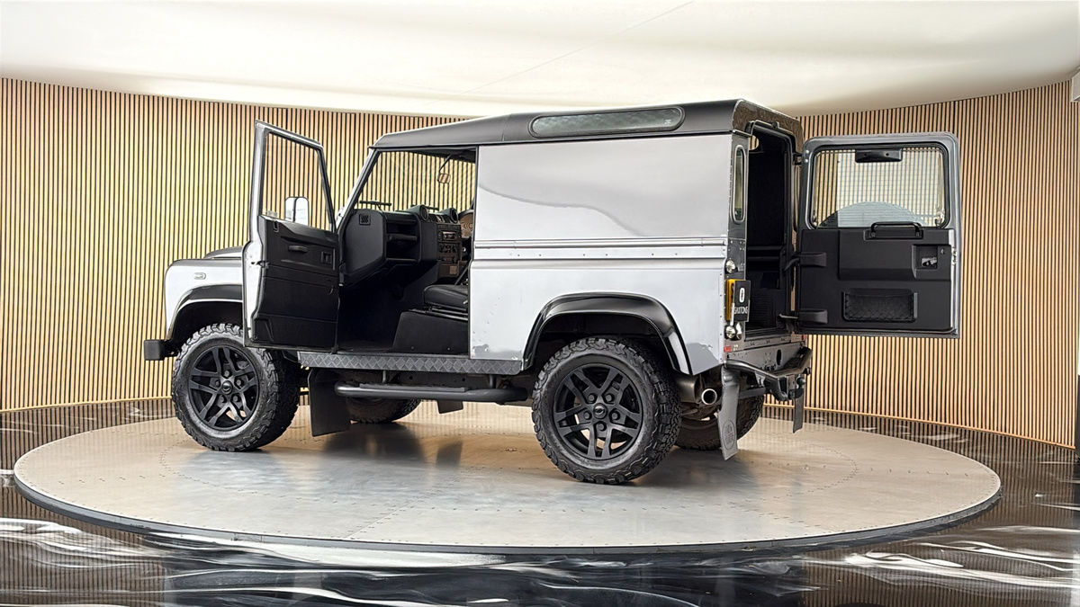More views of Land Rover Defender 90