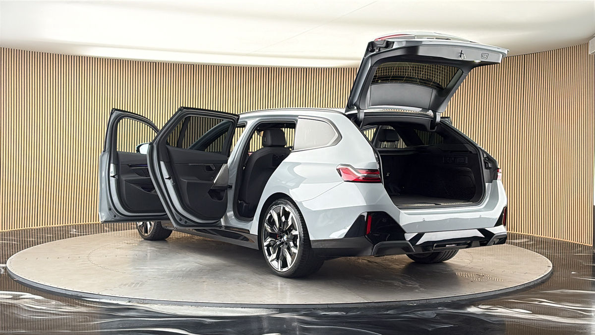 BMW 5 Series Image 23