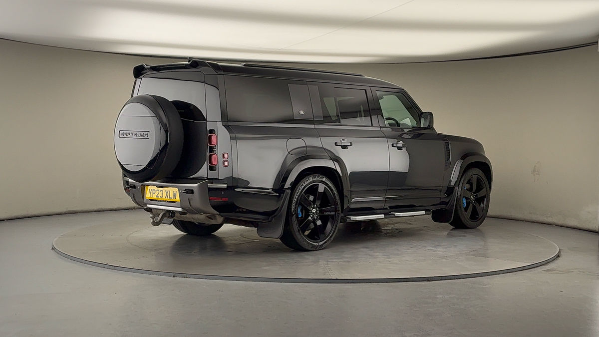 Land Rover Defender 130 Image 21