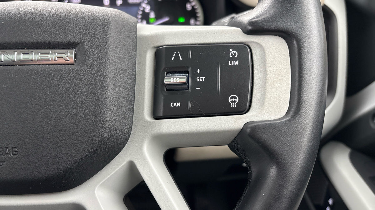 Land Rover Defender 130 Image 14