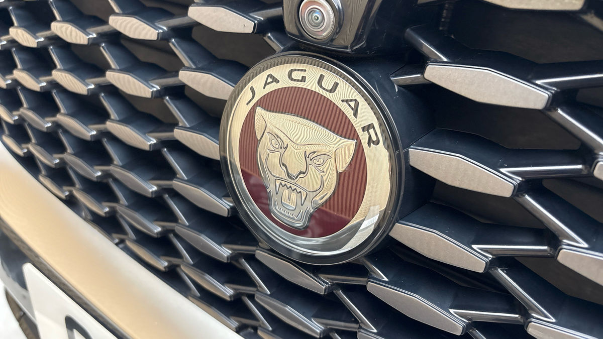 Jaguar E-PACE Image 24