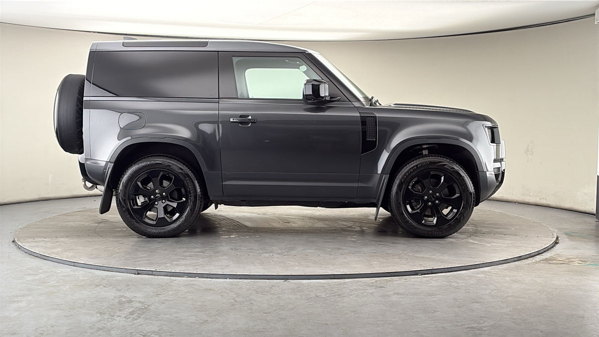 Land Rover Defender 90 Image 16