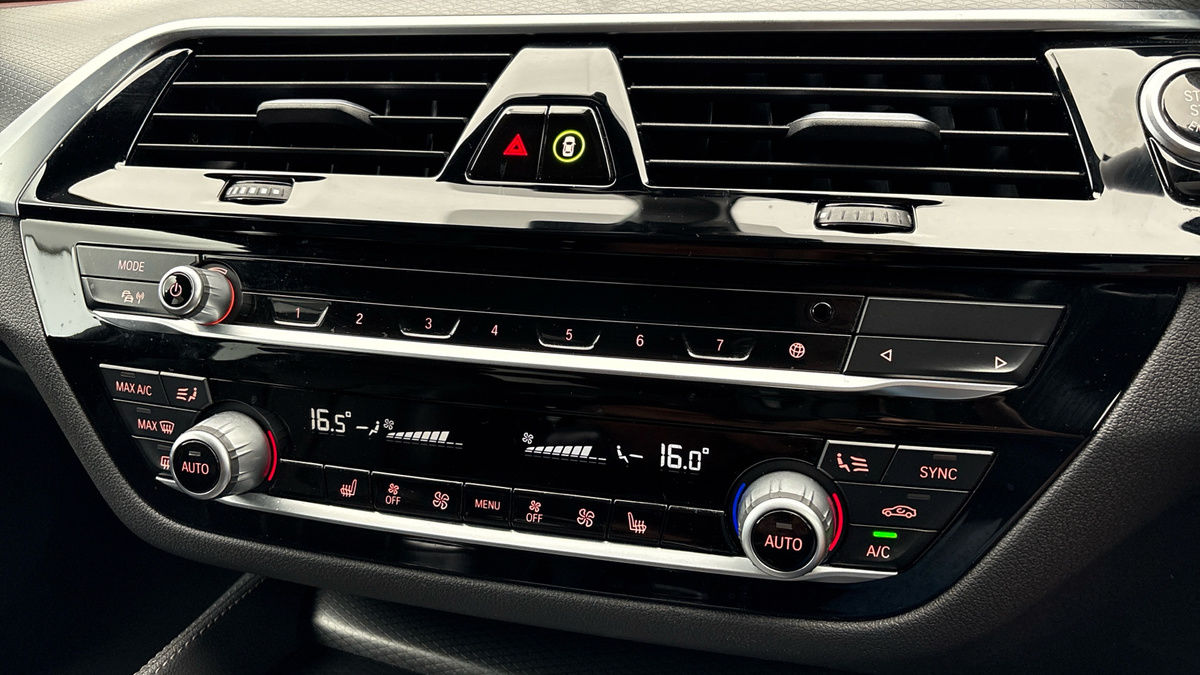 BMW 5 Series Image 25