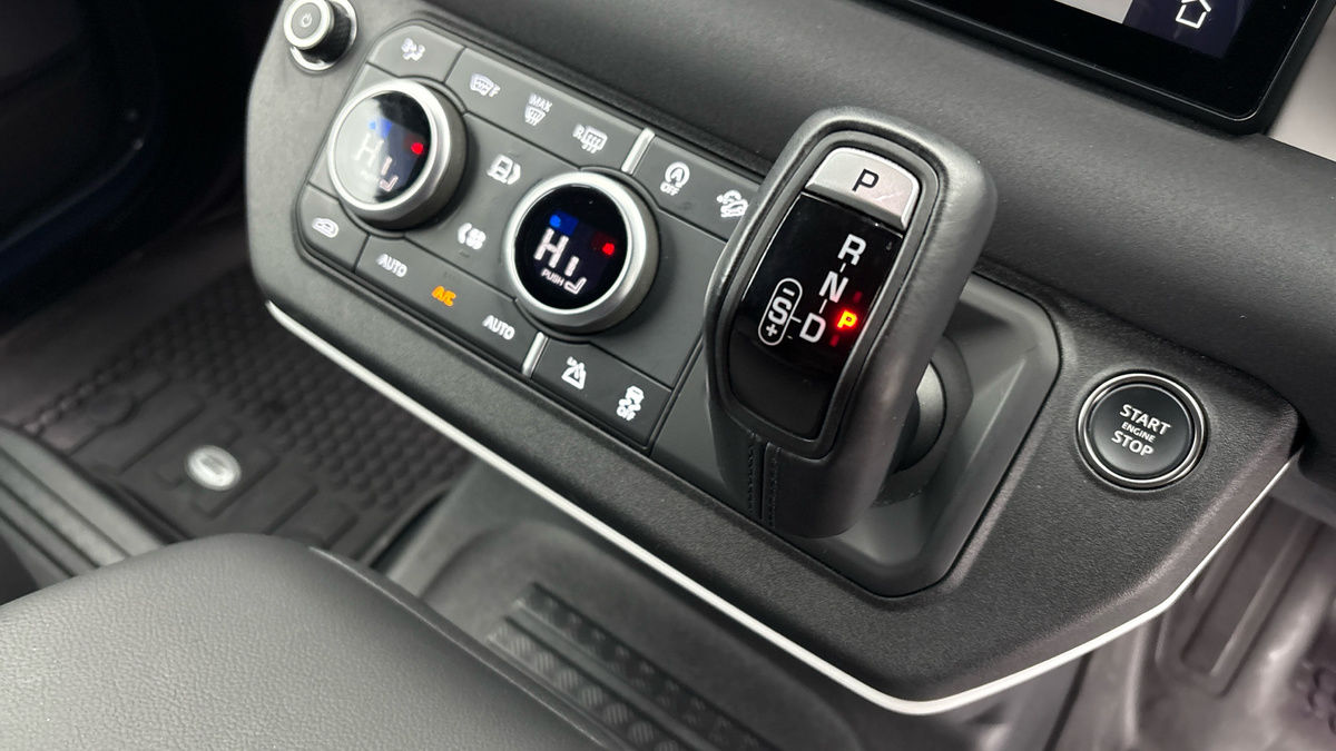 Land Rover Defender 110 Image 6