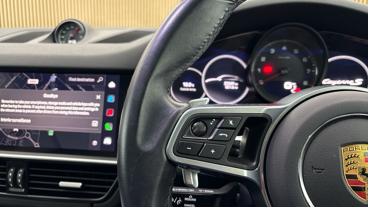 Porsche Cayenne Image 13
