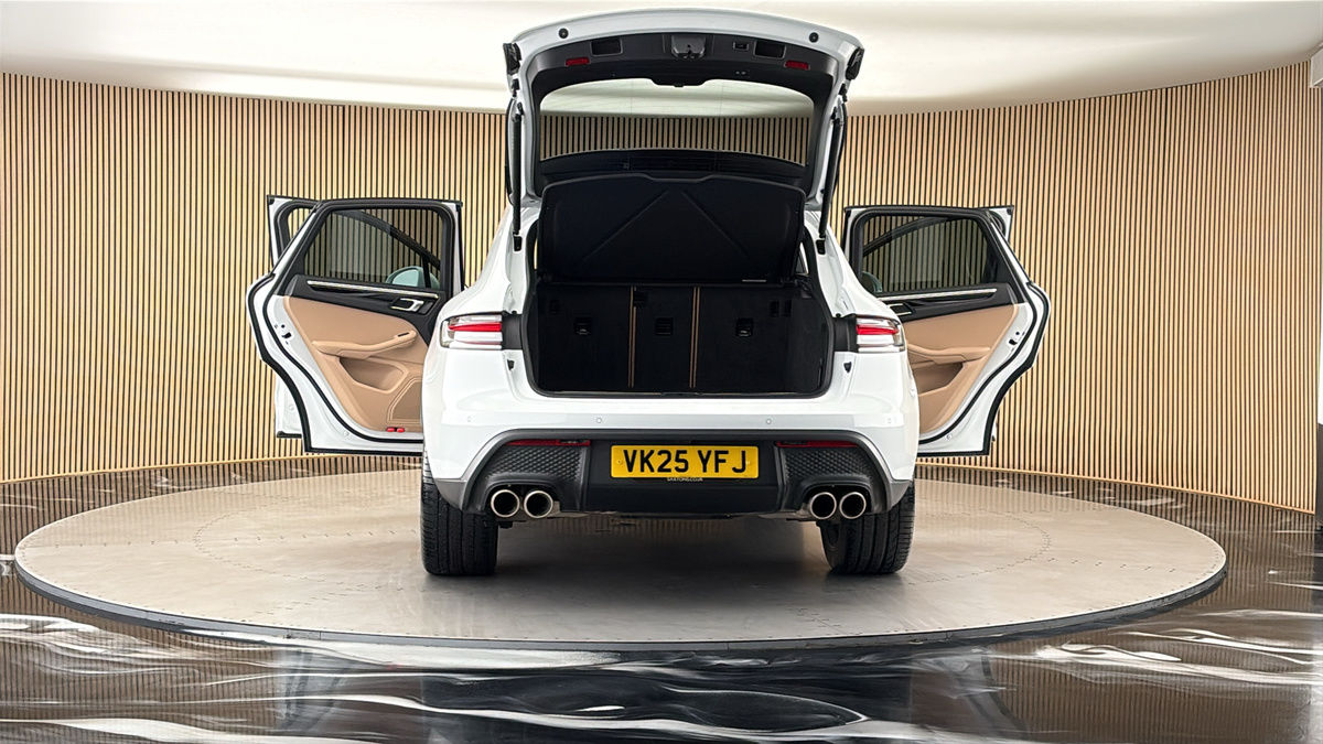 More views of Porsche Macan
