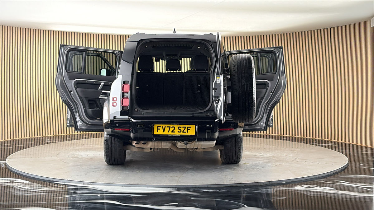 More views of Land Rover Defender 110