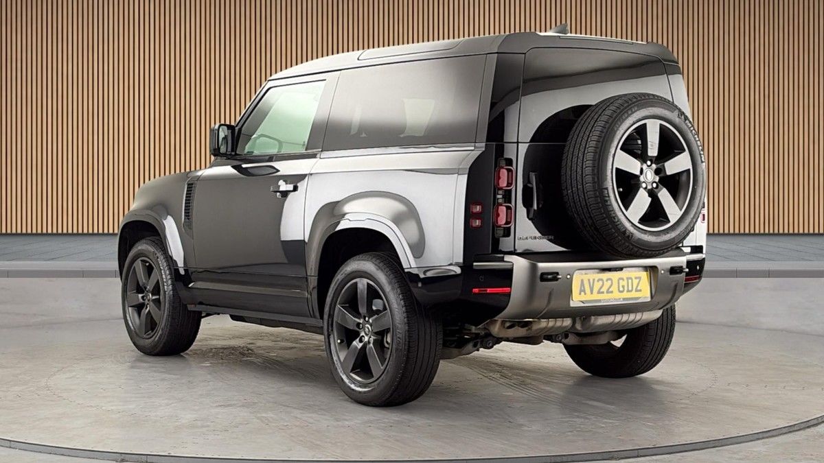 Land Rover Defender 90 Image 2