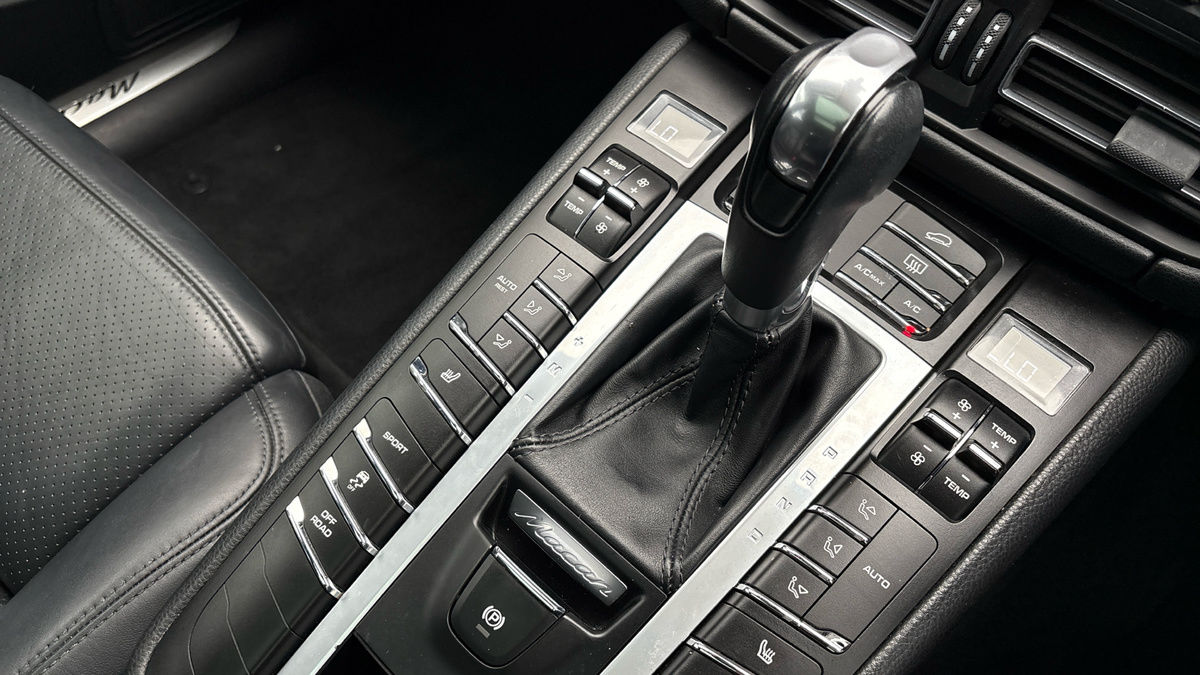 Porsche Macan Image 25