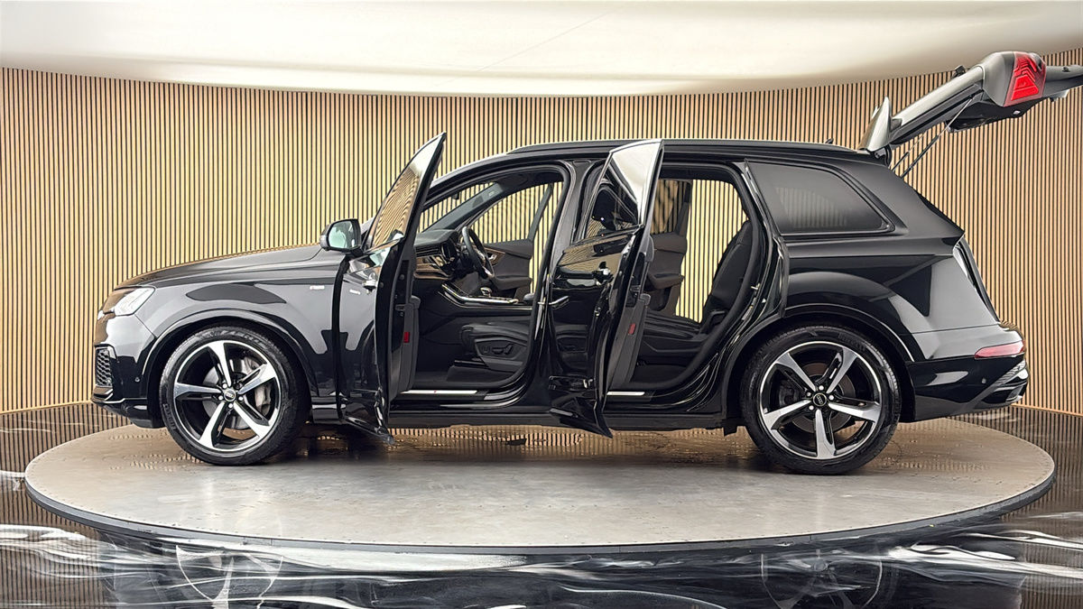 More views of Audi Q7