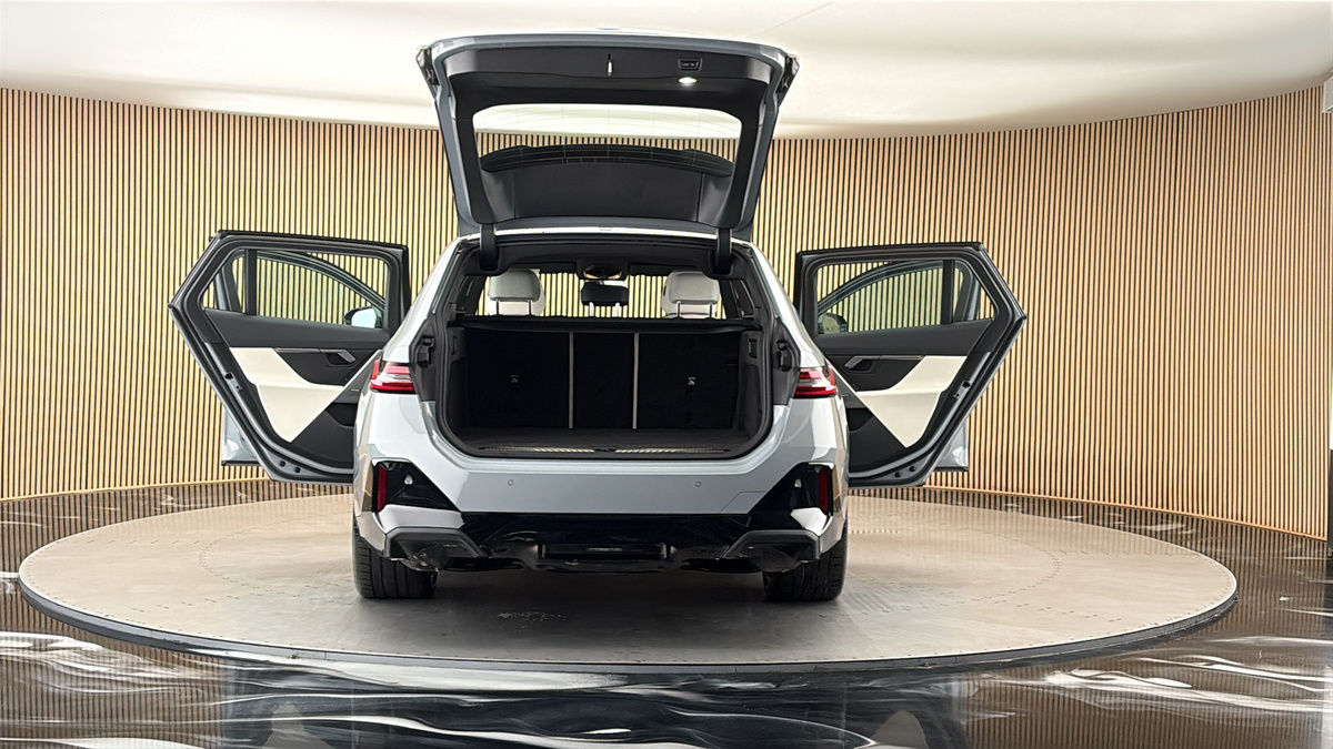More views of BMW i5