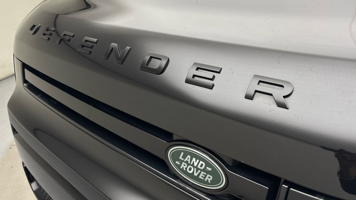 Land Rover Defender 90 Image 24