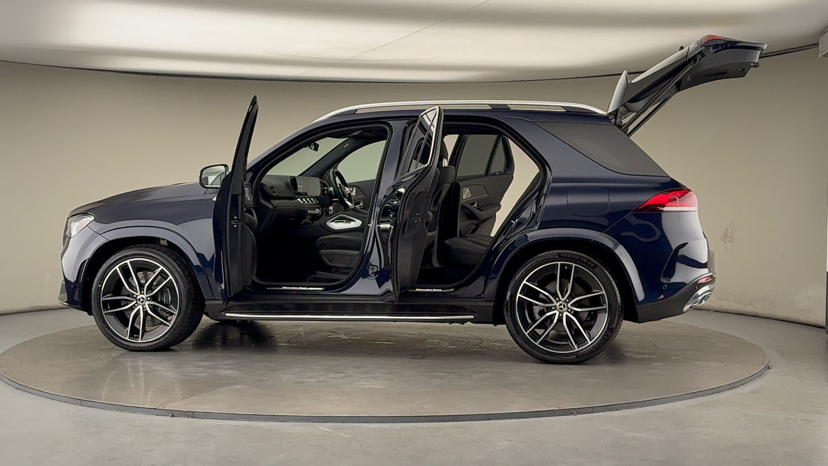 More views of Mercedes-Benz GLE