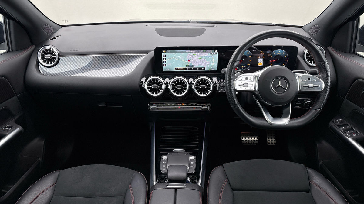 Mercedes-Benz GLA Image 12