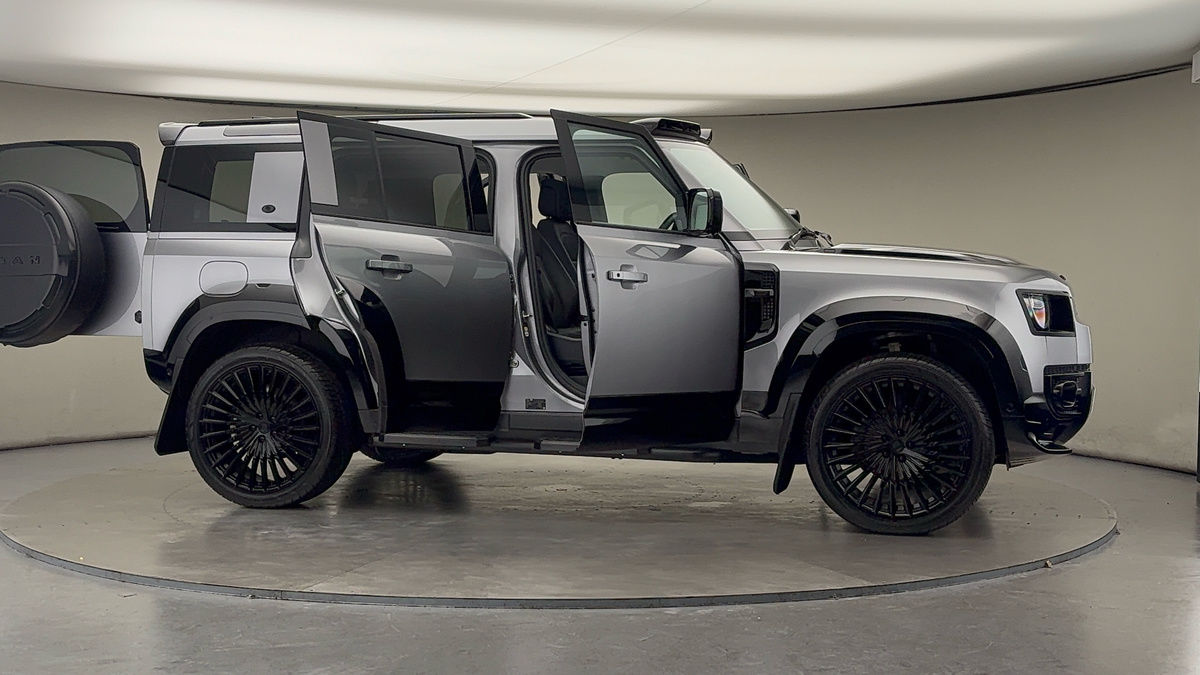 More views of Land Rover Defender 110