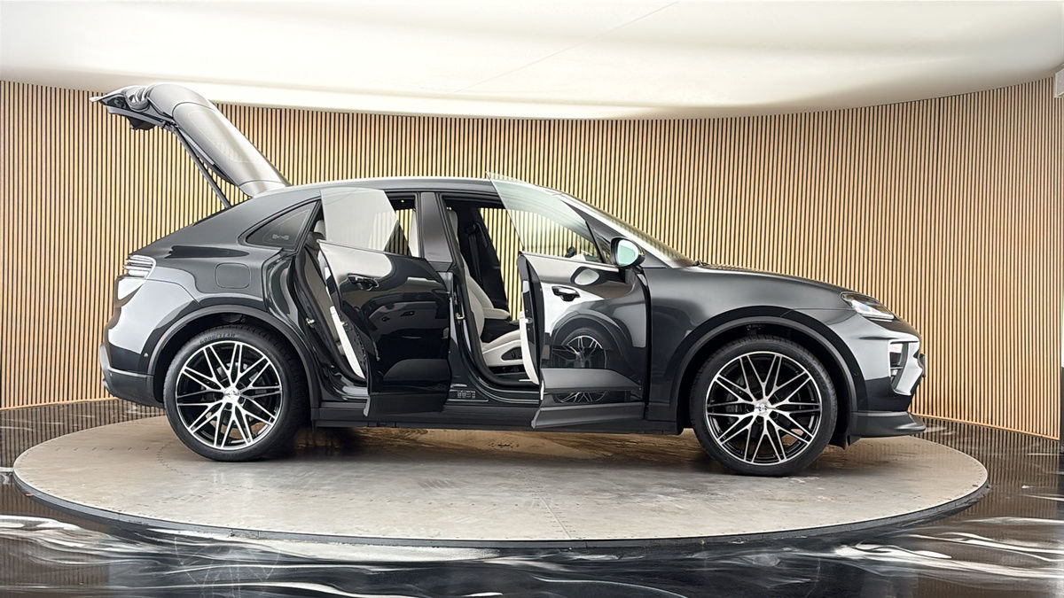 More views of Porsche Macan