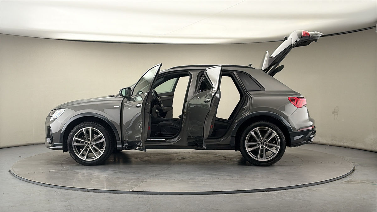 More views of Audi Q3