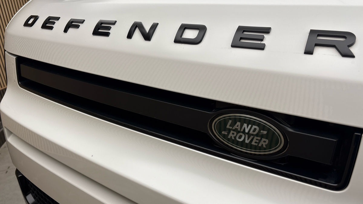 Land Rover Defender 90 Image 24