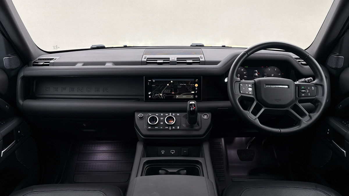 Land Rover Defender 110 Image 12