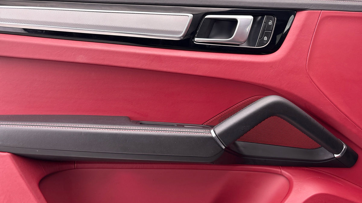 Porsche Cayenne Image 19