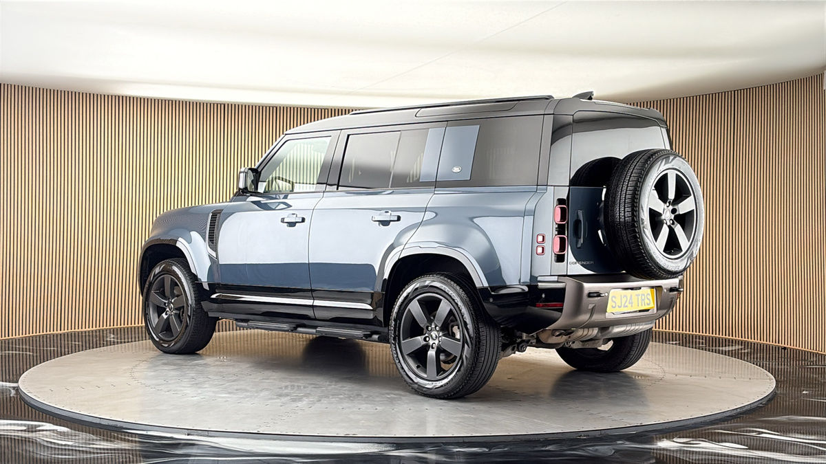 More views of Land Rover Defender 110