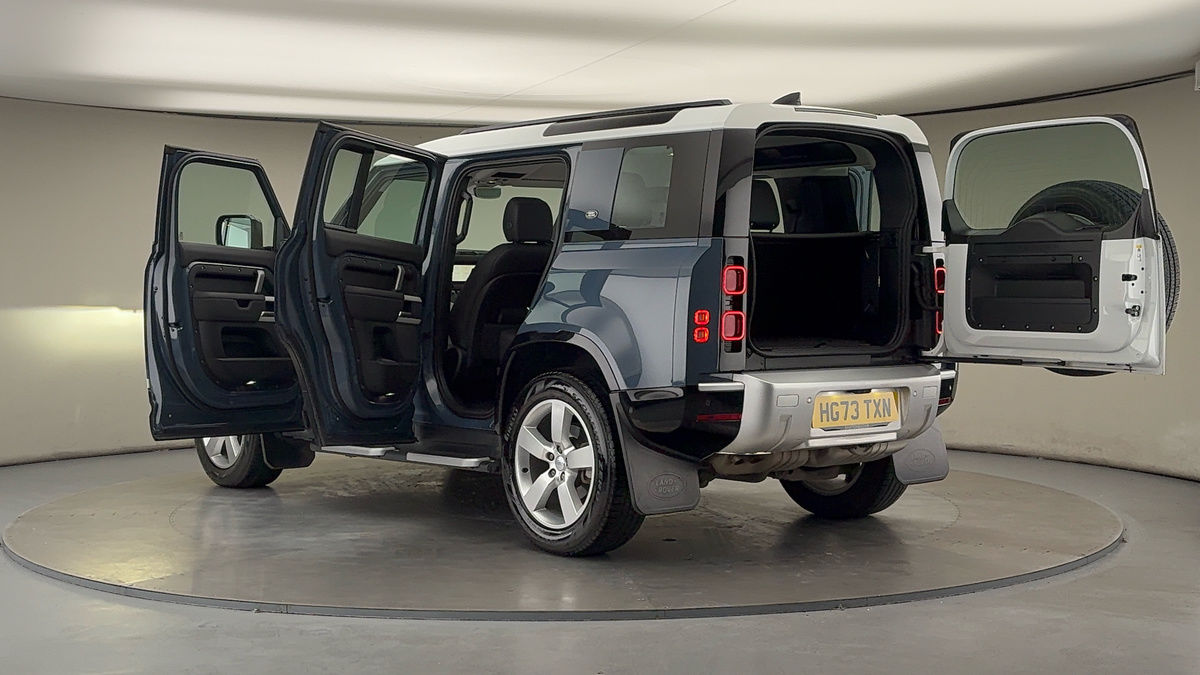 More views of Land Rover Defender 110