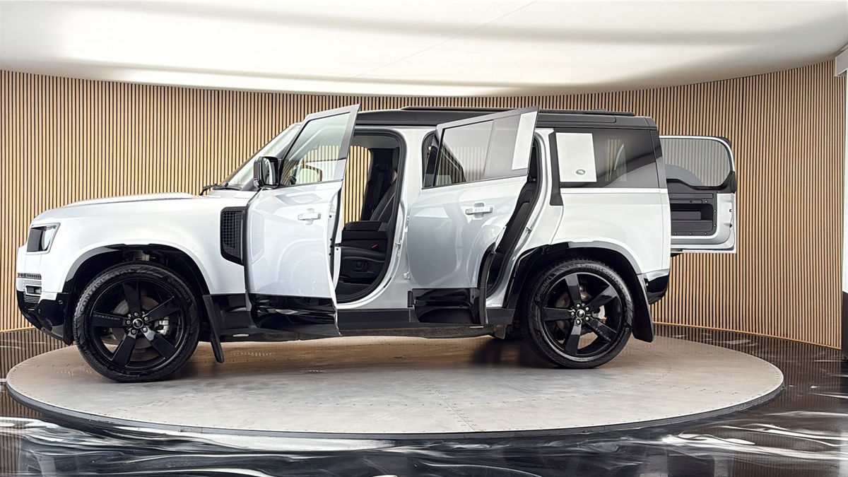 More views of Land Rover Defender 110