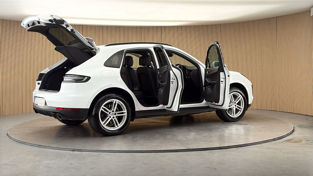 More views of Porsche Macan