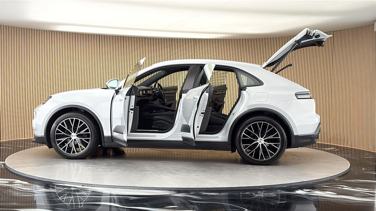 More views of Porsche Macan