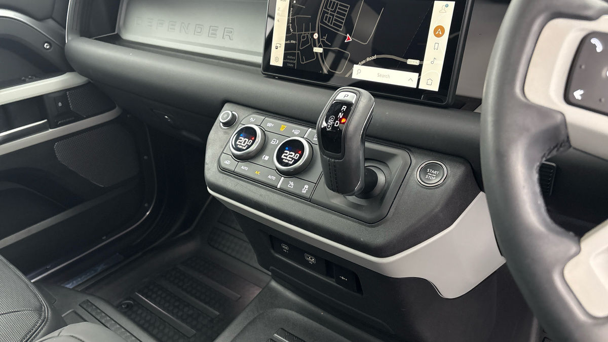 Land Rover Defender 110 Urban Image 18